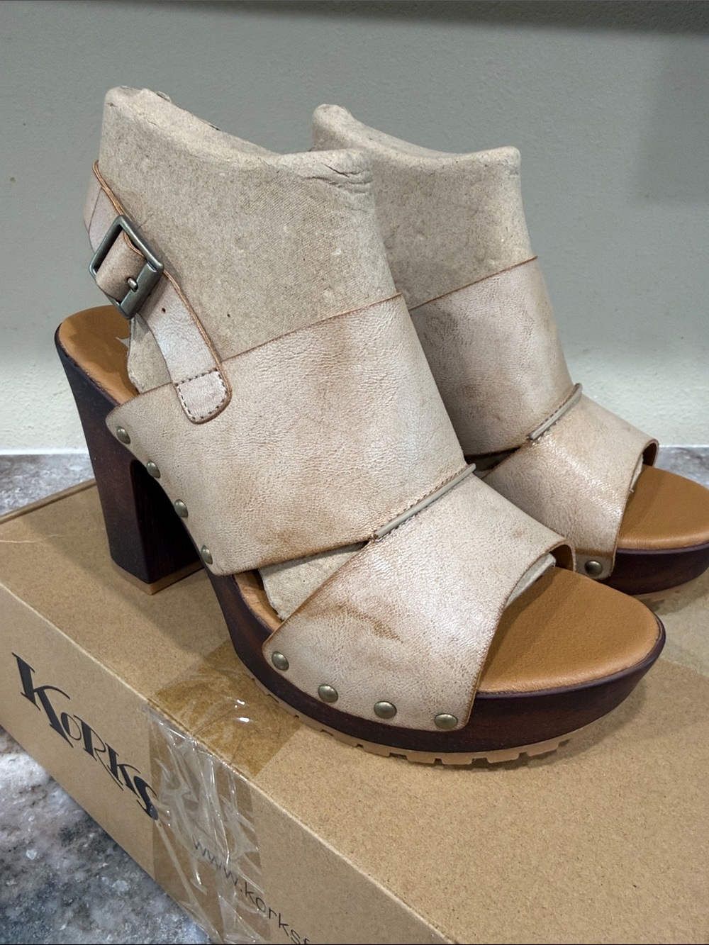 Korks Beige Leather Studded Platform Heel Sandals